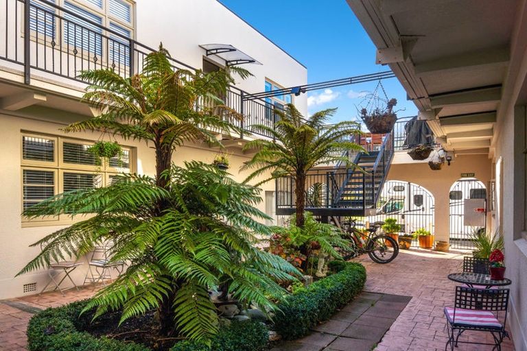 Photo of property in 15 Wellington Street, Picton, 7220