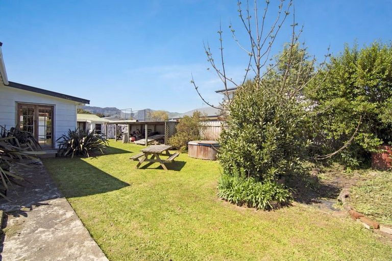 Photo of property in 176 Commercial Street, Takaka, 7110