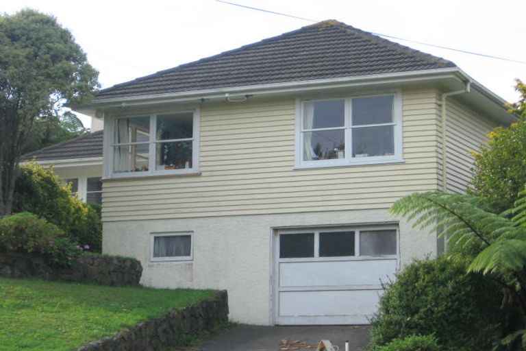 Photo of property in 12 Magdalen Street, Tawa, Wellington, 5028