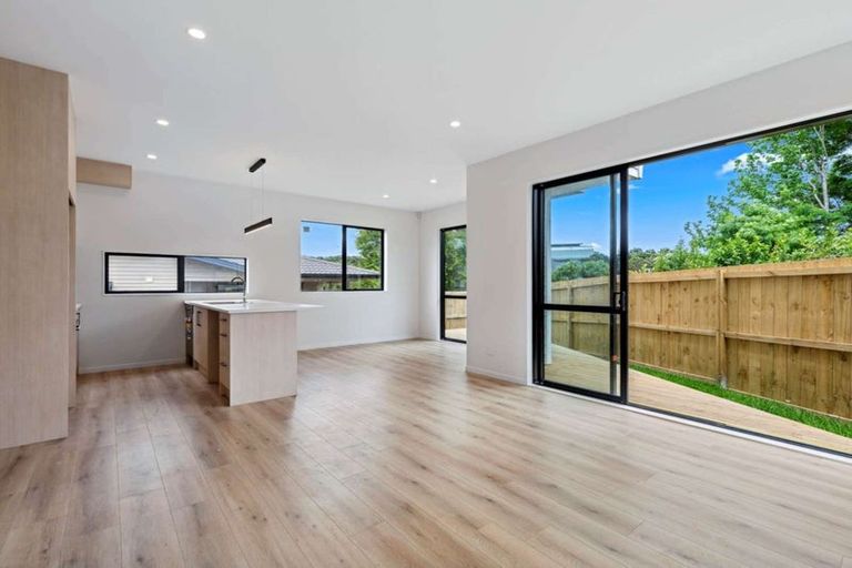Photo of property in 7/58 Sylvan Crescent, Te Atatu South, Auckland, 0610