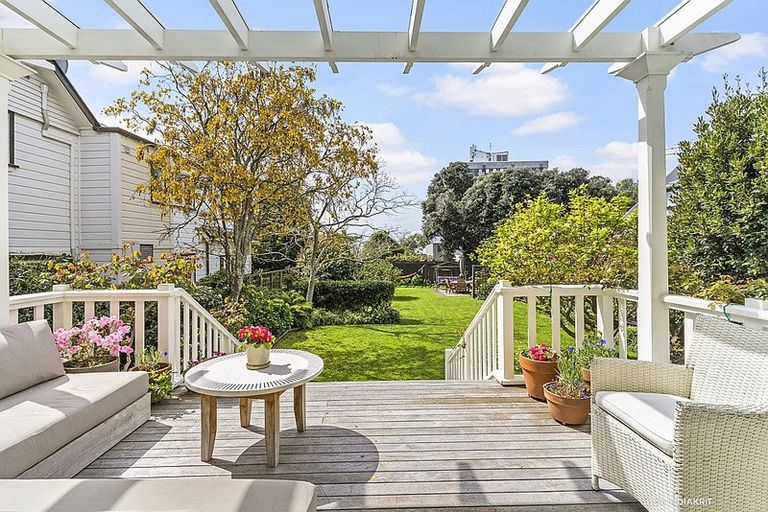 Photo of property in 56a Hobson Street, Thorndon, Wellington, 6011