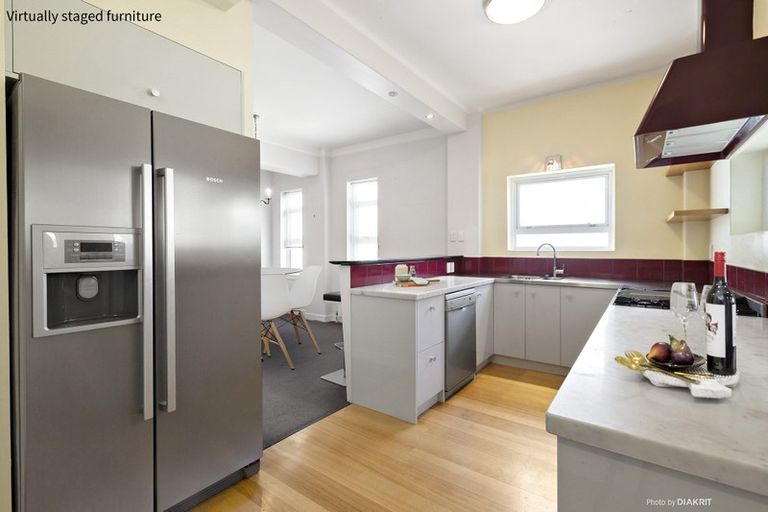 Photo of property in Anscombe Apartments, 212 Oriental Parade, Oriental Bay, Wellington, 6011