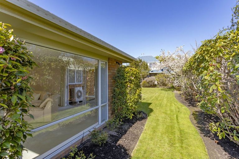 Photo of property in 4 Wardour Mews, Avonhead, Christchurch, 8042