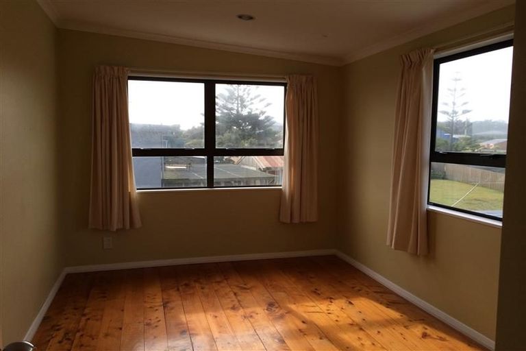 Photo of property in 5 Marine Parade South, Foxton Beach, Foxton, 4815