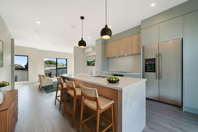 Photo of property in 1/107 Hobsonville Road, West Harbour, Auckland, 0618