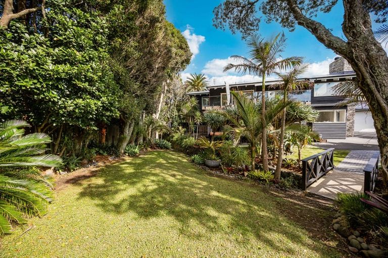 Photo of property in 47 Masterton Road, Rothesay Bay, Auckland, 0630