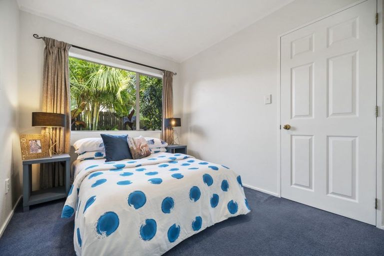 Photo of property in 3 Marbella Drive, Massey, Auckland, 0614