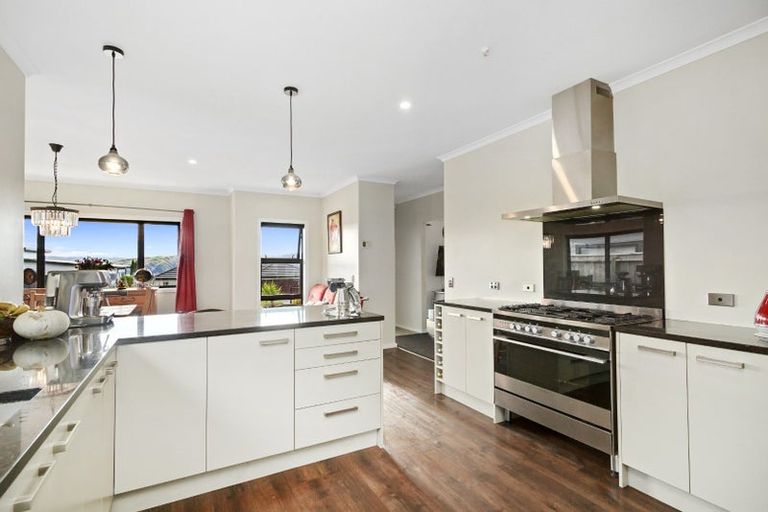 Photo of property in 13 Madeira Close, Whitby, Porirua, 5024