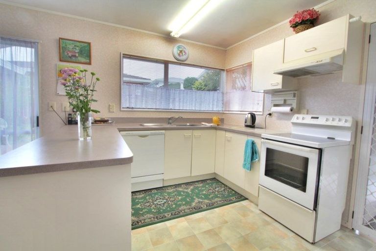 Photo of property in 2/65 East Street, Papakura, 2110
