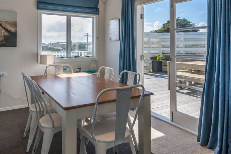 Photo of property in 35 Marine Parade South, Foxton Beach, Foxton, 4815