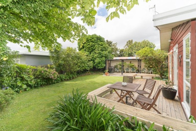 Photo of property in 1 College Street, Awapuni, Palmerston North, 4412