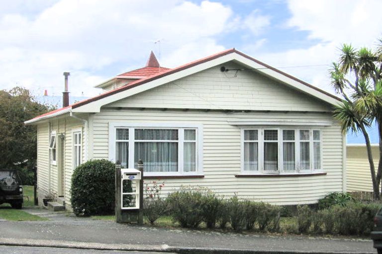Photo of property in 42 Tamar Street, Island Bay, Wellington, 6023