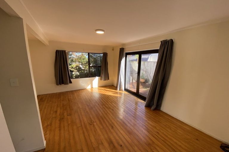 Photo of property in 1/19 Tree View Avenue, Glenfield, Auckland, 0629