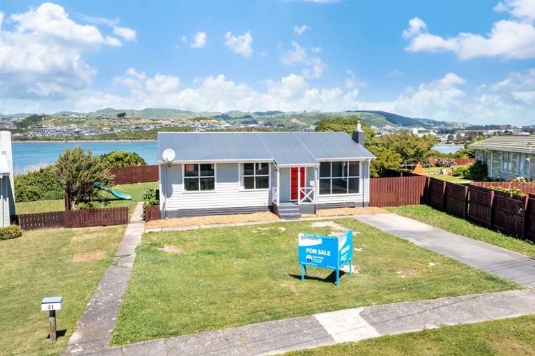 Photo of property in 31 Whanga Crescent, Titahi Bay, Porirua, 5022