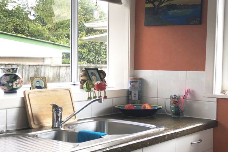 Photo of property in 19 Karaka Crescent, Levin, 5510