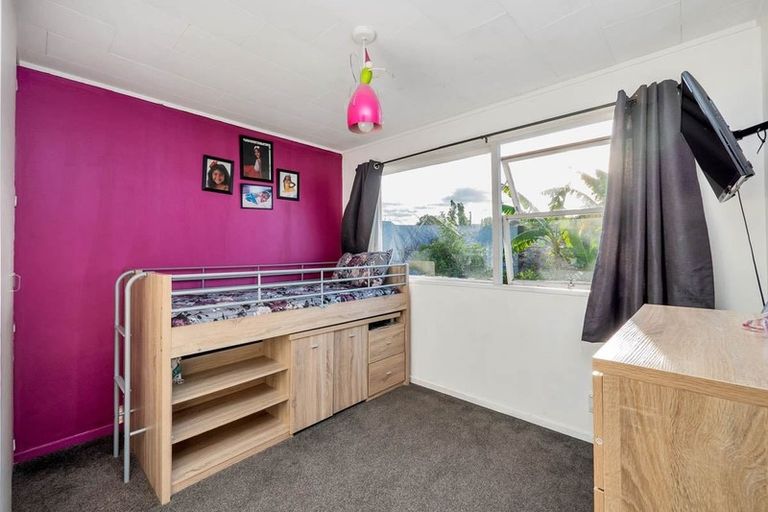 Photo of property in 33 Huruhuru Road, Massey, Auckland, 0614