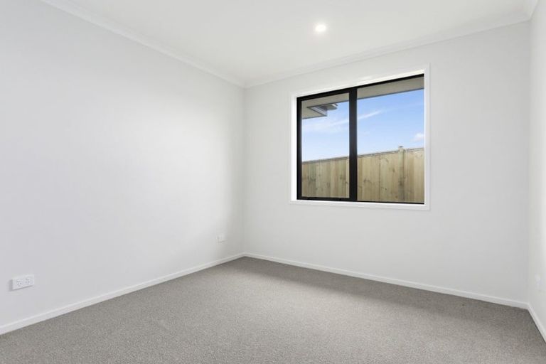 Photo of property in 4 Tahuna Minhinnick Drive, Glenbrook, 2681