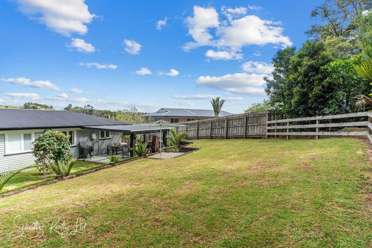 Photo of property in 16 Whaka Street, Maungaturoto, 0520