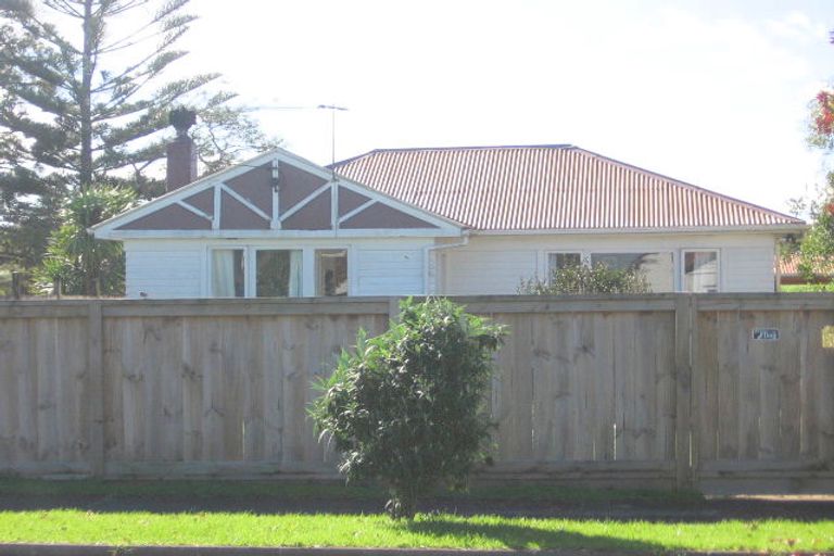Photo of property in 1/37 Garelja Road, Henderson, Auckland, 0612