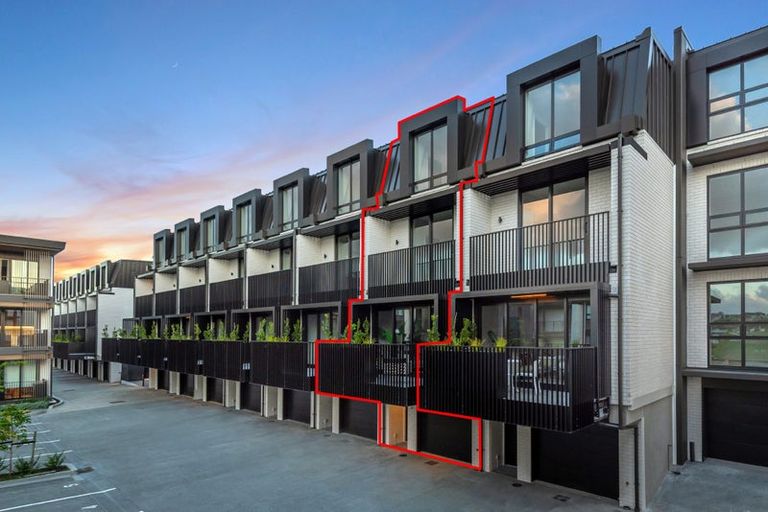 Photo of property in 9b Windlass Street, Long Bay, Auckland, 0630