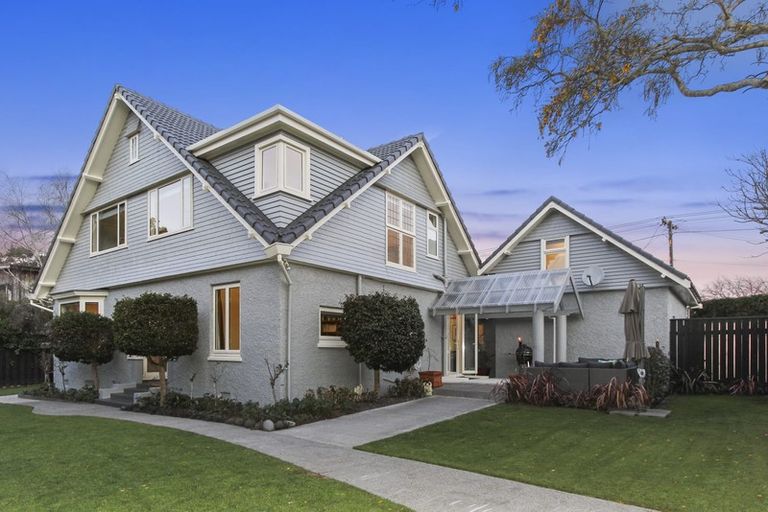 Photo of property in 32 Barrett Street, Westown, New Plymouth, 4310