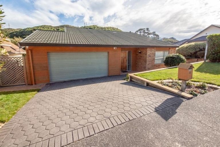 Photo of property in 10 Myers Grove, Churton Park, Wellington, 6037