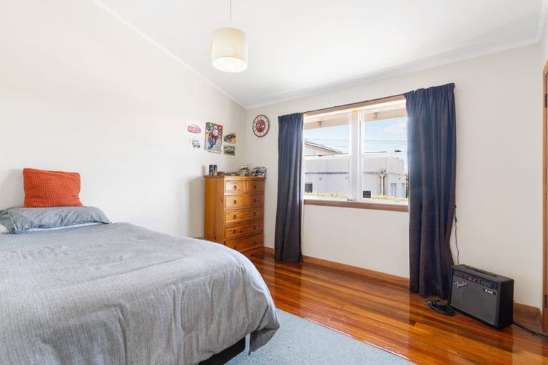 Photo of property in 52b Tirimoana Road, Te Atatu South, Auckland, 0602