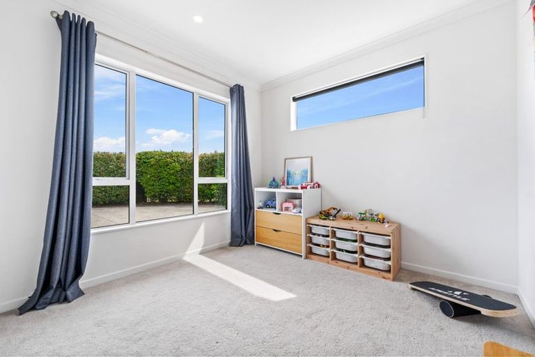 Photo of property in 1 Aporo Drive, Kumeu, 0810