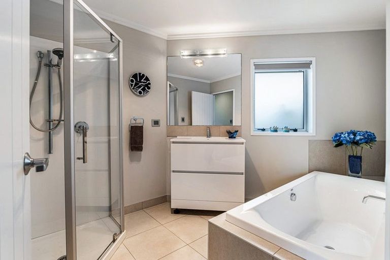 Photo of property in 2 Bella Vista Drive, Gulf Harbour, Whangaparaoa, 0930