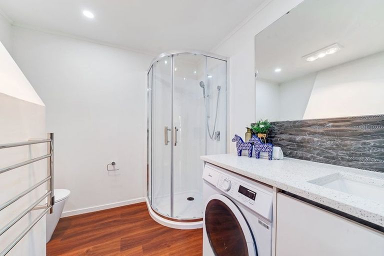 Photo of property in 2/8 Kirrama Place, Conifer Grove, Takanini, 2112