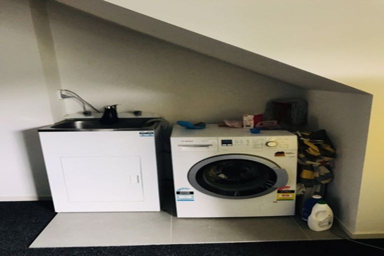 Photo of property in 20b Jellicoe Road, Murrays Bay, Auckland, 0630