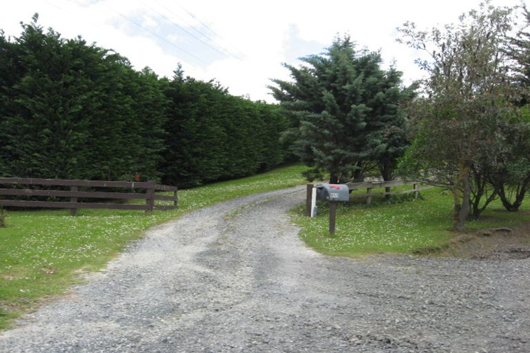 Photo of property in 950 Tauhoa Road, Kaipara Flats, Warkworth, 0984