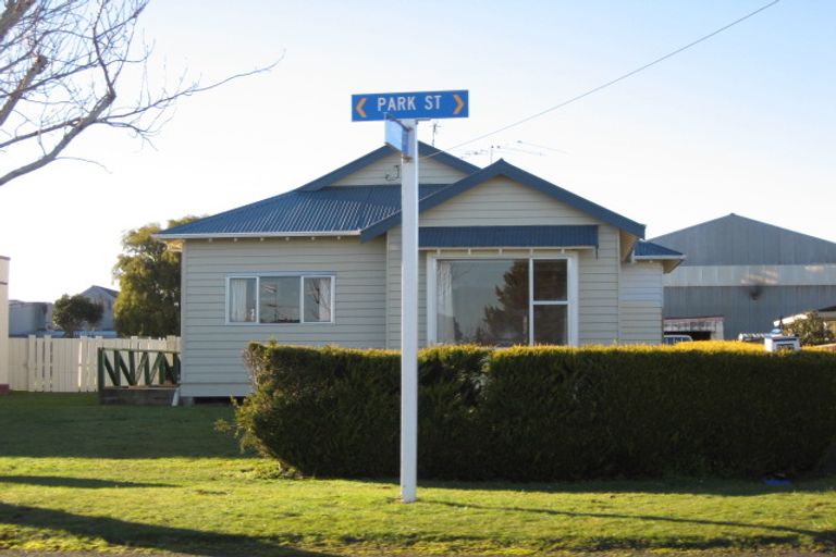 Photo of property in 227 Park Street, Winton, 9720