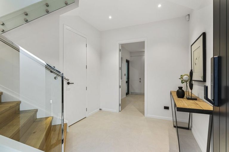 Photo of property in 28a Oliver Twist Avenue, Mellons Bay, Auckland, 2014