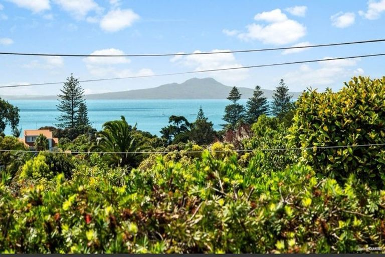 Photo of property in 15 Sealy Road, Torbay, Auckland, 0630