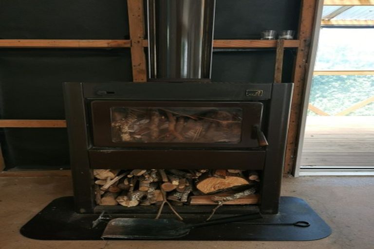 Photo of property in 15 Regent Street, Whakapirau, Maungaturoto, 0583