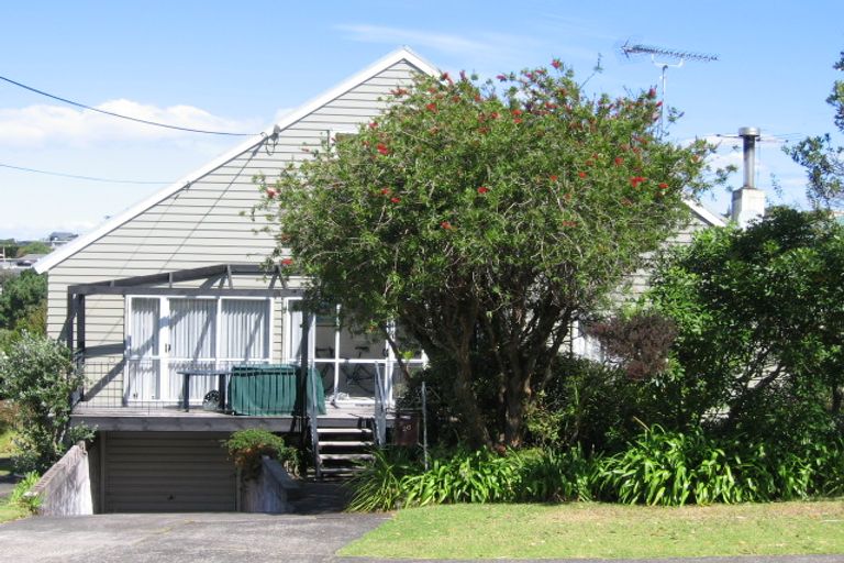 Photo of property in 20 Peter Terrace, Castor Bay, Auckland, 0620