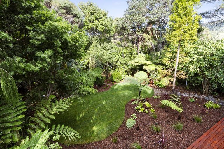 Photo of property in 1048 Scenic Drive North, Swanson, Auckland, 0816