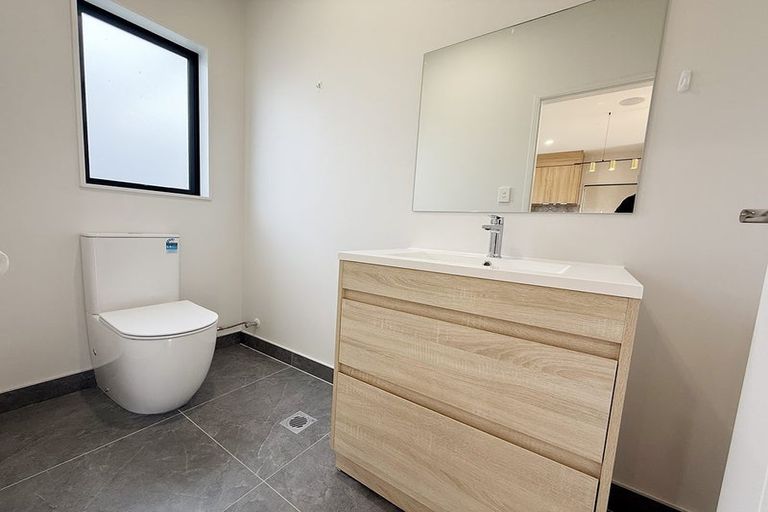 Photo of property in 52a Crestview Rise, Papakura, 2110