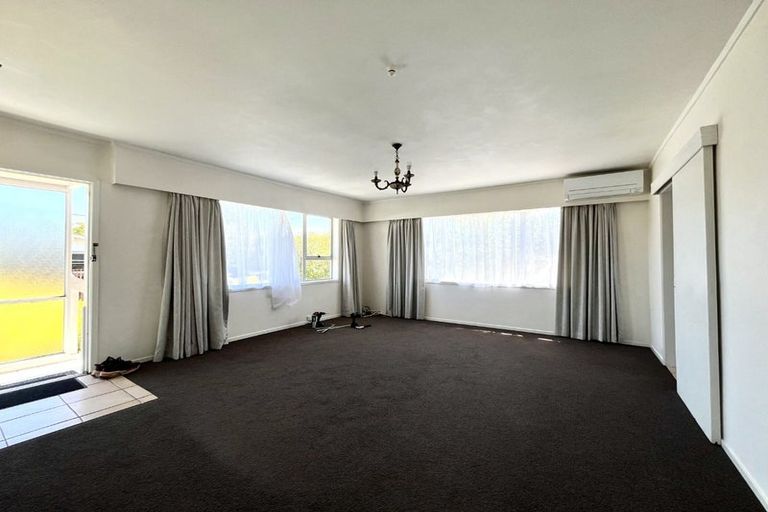 Photo of property in 1/21 Roberts Road, Te Atatu South, Auckland, 0610