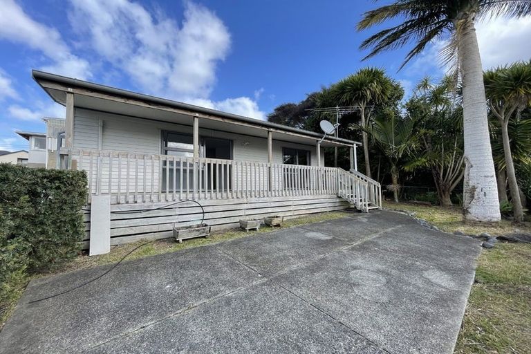 Photo of property in 39 Amberley Avenue, Te Atatu South, Auckland, 0610