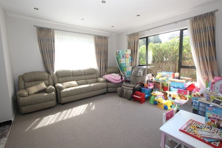 Photo of property in 43 Terrasini Drive, Flat Bush, Auckland, 2019
