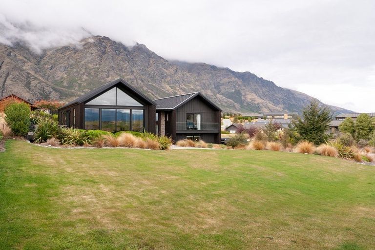 Photo of property in 35 Jacks Point Rise, Jacks Point, Queenstown, 9371