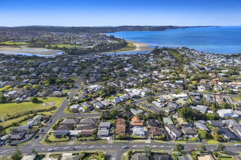 Photo of property in 23 Bay Street, Red Beach, 0932