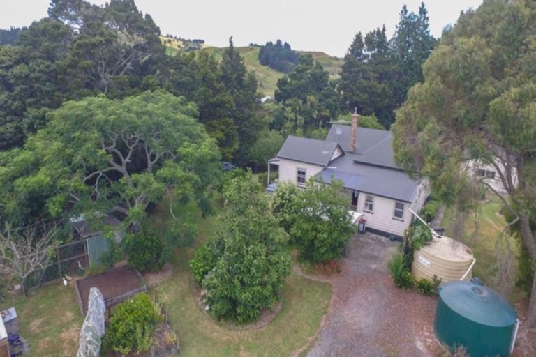Photo of property in 32 Franklin Road, Paparoa, 0571