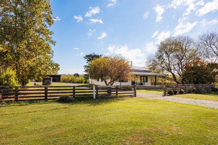 Photo of property in 1419 Kimbolton Road, Cheltenham, Feilding, 4777