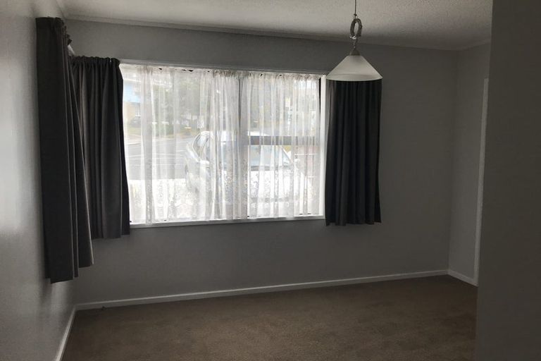 Photo of property in 30 Akaroa Drive, Maupuia, Wellington, 6022