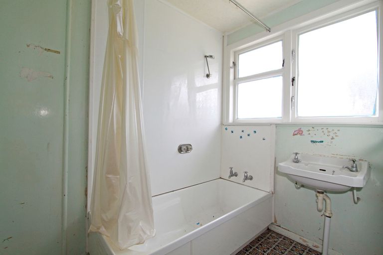 Photo of property in 75 Cambridge Terrace, Kaiti, Gisborne, 4010