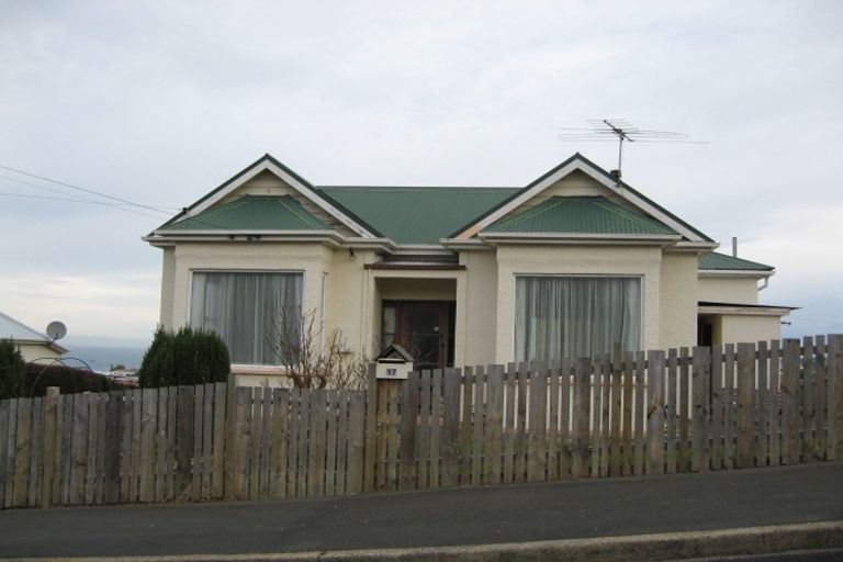 Photo of property in 17 Carnarvon Street, Belleknowes, Dunedin, 9011