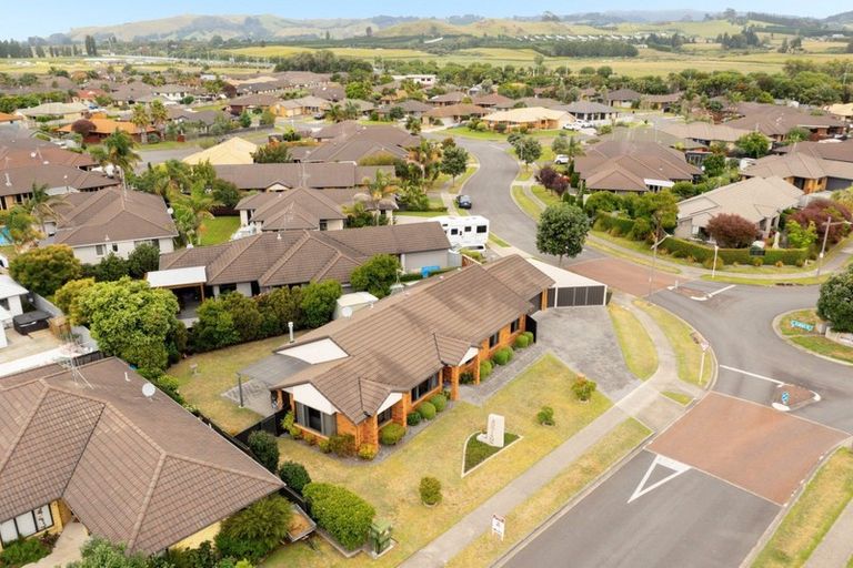 Photo of property in 5 Seabreeze Place, Papamoa Beach, Papamoa, 3118